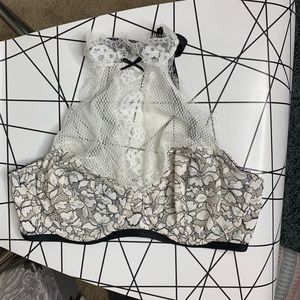 NWT Victoria’s Secret lace bra size 34D